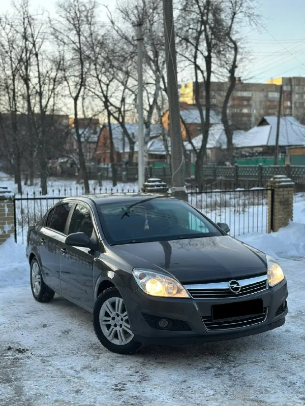 Продам автомобиль, в идеальном состоянии! марка: opel astra h год выпуска: 2011 обьем двигателя: 1.6 бензин коробка: механика пробег: 228т оригинал! атлетка зеленая, последняя фотка. ⚡️⚡️⚡️⚡️ автомобиль вложений не требует, от слова совсем! автомобиль без дтп, 2 хоза отец и сын, в одной семье! работает идеально, как на холодную так и на горячую, даже не слышно работу двигателя! салон чистый ухоженный без каких либо запахов! ❗️❗️❗️❗️ максимальная комплектация: климат контроль. круиз контроль. подогрев сидений. полный электропакет. комбинированный салон. авто свет. авто дождь. кожаный мультируль. партроники заднего хода. бортовой компьютер. андроид магнитола навигатор bluetooth aux громкая связь. расход топлива, (город 8.5-9.5) (трасса 6.5-7.0) 2 комплекта колес зима новая michel лето перелли. 2 ключа. город осмотра донецк-макеевка цена 710.000₽ ▶️смотреть больше фото◀️ телефон. +7949-989-62-00 📲 tg: @alligator_0888 📞 звоните: +7(949)9896200 - фотография - 2