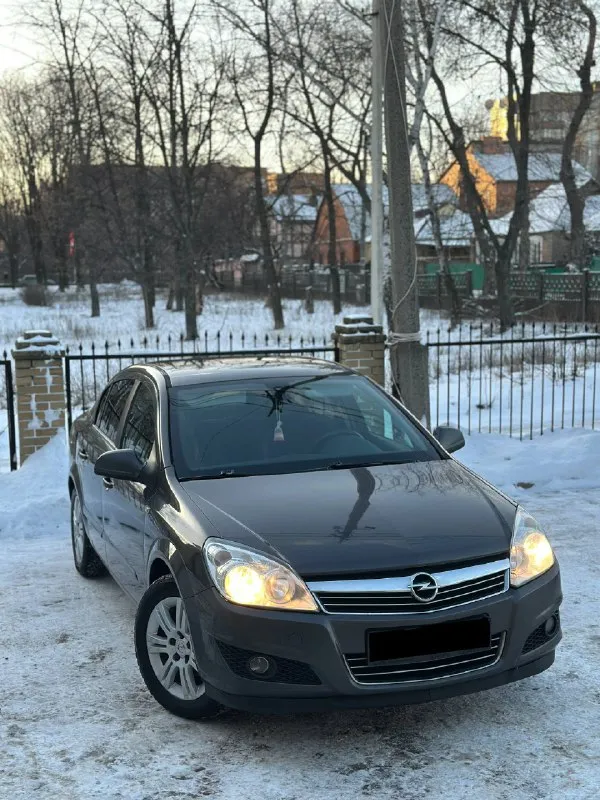 Продам автомобиль, в идеальном состоянии! марка: opel astra h год выпуска: 2011 обьем двигателя: 1.6 бензин коробка: механика пробег: 228т оригинал! атлетка зеленая, последняя фотка. ⚡️⚡️⚡️⚡️ автомобиль вложений не требует, от слова совсем! автомобиль без дтп, 2 хоза отец и сын, в одной семье! работает идеально, как на холодную так и на горячую, даже не слышно работу двигателя! салон чистый ухоженный без каких либо запахов! ❗️❗️❗️❗️ максимальная комплектация: климат контроль. круиз контроль. подогрев сидений. полный электропакет. комбинированный салон. авто свет. авто дождь. кожаный мультируль. партроники заднего хода. бортовой компьютер. андроид магнитола навигатор bluetooth aux громкая связь. расход топлива, (город 8.5-9.5) (трасса 6.5-7.0) 2 комплекта колес зима новая michel лето перелли. 2 ключа. город осмотра донецк-макеевка цена 710.000₽ ▶️смотреть больше фото◀️ телефон. +7949-989-62-00 📲 tg: @alligator_0888 📞 звоните: +7(949)9896200 - фотография - 3