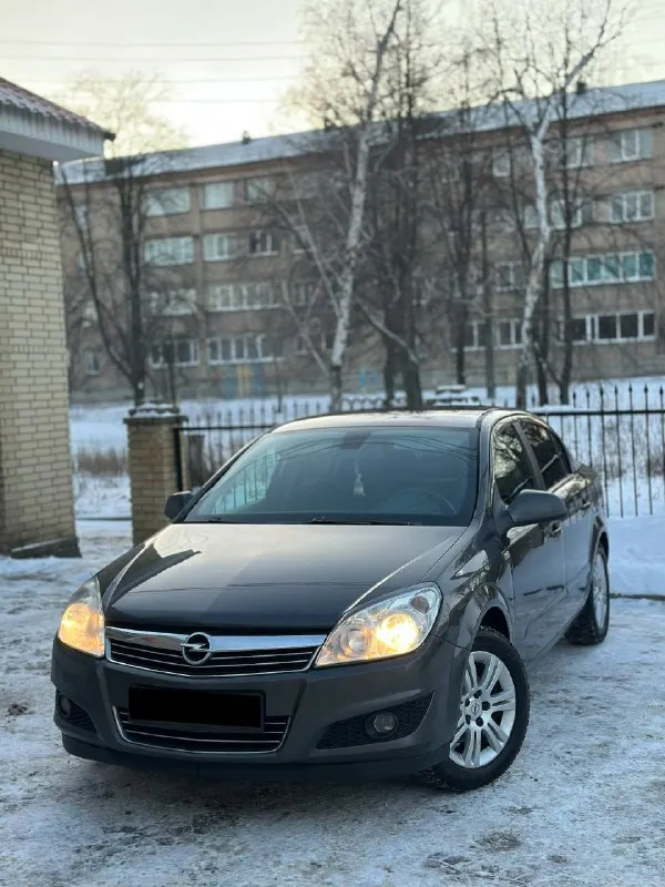Продам автомобиль, в идеальном состоянии! марка: opel astra h год выпуска: 2011 обьем двигателя: 1.6 бензин коробка: механика пробег: 228т оригинал! атлетка зеленая, последняя фотка. ⚡️⚡️⚡️⚡️ автомобиль вложений не требует, от слова совсем! автомобиль без дтп, 2 хоза отец и сын, в одной семье! работает идеально, как на холодную так и на горячую, даже не слышно работу двигателя! салон чистый ухоженный без каких либо запахов! ❗️❗️❗️❗️ максимальная комплектация: климат контроль. круиз контроль. подогрев сидений. полный электропакет. комбинированный салон. авто свет. авто дождь. кожаный мультируль. партроники заднего хода. бортовой компьютер. андроид магнитола навигатор bluetooth aux громкая связь. расход топлива, (город 8.5-9.5) (трасса 6.5-7.0) 2 комплекта колес зима новая michel лето перелли. 2 ключа. город осмотра донецк-макеевка цена 710.000₽ ▶️смотреть больше фото◀️ телефон. +7949-989-62-00 📲 tg: @alligator_0888 📞 звоните: +7(949)9896200 - фотография - 4