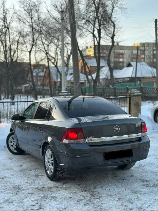 Продам автомобиль, в идеальном состоянии! марка: opel astra h год выпуска: 2011 обьем двигателя: 1.6 бензин коробка: механика пробег: 228т оригинал! атлетка зеленая, последняя фотка. ⚡️⚡️⚡️⚡️ автомобиль вложений не требует, от слова совсем! автомобиль без дтп, 2 хоза отец и сын, в одной семье! работает идеально, как на холодную так и на горячую, даже не слышно работу двигателя! салон чистый ухоженный без каких либо запахов! ❗️❗️❗️❗️ максимальная комплектация: климат контроль. круиз контроль. подогрев сидений. полный электропакет. комбинированный салон. авто свет. авто дождь. кожаный мультируль. партроники заднего хода. бортовой компьютер. андроид магнитола навигатор bluetooth aux громкая связь. расход топлива, (город 8.5-9.5) (трасса 6.5-7.0) 2 комплекта колес зима новая michel лето перелли. 2 ключа. город осмотра донецк-макеевка цена 710.000₽ ▶️смотреть больше фото◀️ телефон. +7949-989-62-00 📲 tg: @alligator_0888 📞 звоните: +7(949)9896200 - фотография - 6