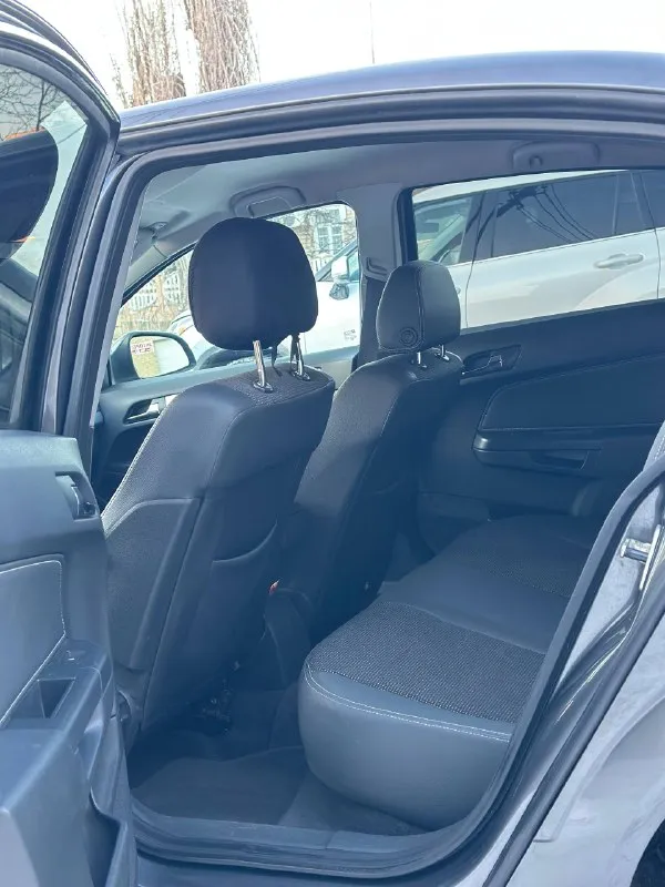 Продам автомобиль, в идеальном состоянии! марка: opel astra h год выпуска: 2011 обьем двигателя: 1.6 бензин коробка: механика пробег: 228т оригинал! атлетка зеленая, последняя фотка. ⚡️⚡️⚡️⚡️ автомобиль вложений не требует, от слова совсем! автомобиль без дтп, 2 хоза отец и сын, в одной семье! работает идеально, как на холодную так и на горячую, даже не слышно работу двигателя! салон чистый ухоженный без каких либо запахов! ❗️❗️❗️❗️ максимальная комплектация: климат контроль. круиз контроль. подогрев сидений. полный электропакет. комбинированный салон. авто свет. авто дождь. кожаный мультируль. партроники заднего хода. бортовой компьютер. андроид магнитола навигатор bluetooth aux громкая связь. расход топлива, (город 8.5-9.5) (трасса 6.5-7.0) 2 комплекта колес зима новая michel лето перелли. 2 ключа. город осмотра донецк-макеевка цена 710.000₽ ▶️смотреть больше фото◀️ телефон. +7949-989-62-00 📲 tg: @alligator_0888 📞 звоните: +7(949)9896200 - фотография - 8