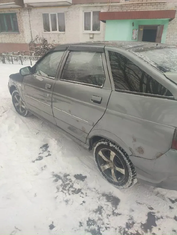 Продам ваз 2112.2005.г на полном и увереном ходу езжю каждый день мотор 1.6 16кл. кпп 5 мотор коробка отлично ходовка збитая ездить достойно салон хороший евро тарпеда стоят р.14 литьё на хорошей зимней резине стаканы ланжероны целые по кузову есть косяки на фото видно электрика вся исправна по документам полный порядок птс стс хозяйка на связи переоформление любое по дну машина жевая по машине расскажу всё что хотите услышать цена машины 150 торг будет но только не по телефону нахожусь снежное +79499044596 📞 звоните: +7(949)9044596 - фотография - 2