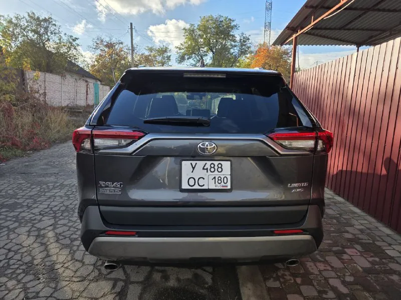 Toyota rav4 мотор 2,5 л. 200л. с. 6,2млн макс. жирная комплектация !!!! канадская сборка !!!!!! новый из автосалона канады!!!! не гибрид!!!! не китай!!!! новый авто!!! 2024 год стоит на учёте рф один владелец! готов оформить на вас сразу!!! быстрому покупателю зимняя резина в подарок! тел. +79113664268 тел. +79498779007 город таганрог, ростов на дону, донецк - фотография - 6