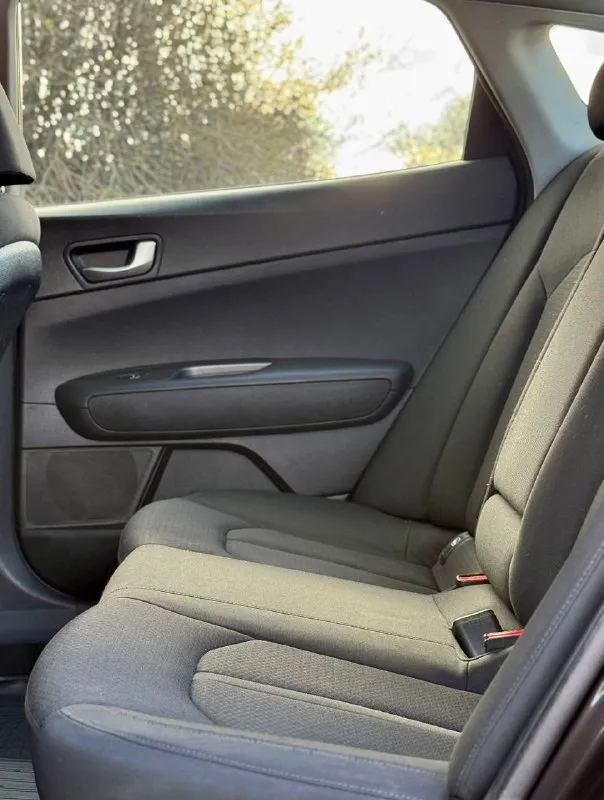 Продам kia optima ✅год выпуска 2016 ✅обьем двигателя 2.0 литра ✅коробка передач автомат ✅3 владельца птс оригинал ✅сервисные книжки 2 ключа ✅родной пробег 214 тысяч ✅автомобиль в родном окрасе ✅без рыжиков жуков и так далее технически в идеальном состоянии резина зима отличная видео обзор по запросу (:в хорошей комплектации подогрев сидений мульти руль 2х зоный климат контроль лепестки спорт режим эко режим датчик света датчик дождя круиз контроль парктроники 4 стекло подъемника електро регулировка зеркал. 💰цена данного авто 1.320🍋 📲номер для связи +79185616781 📲также вацап и телеграмм - фотография - 10