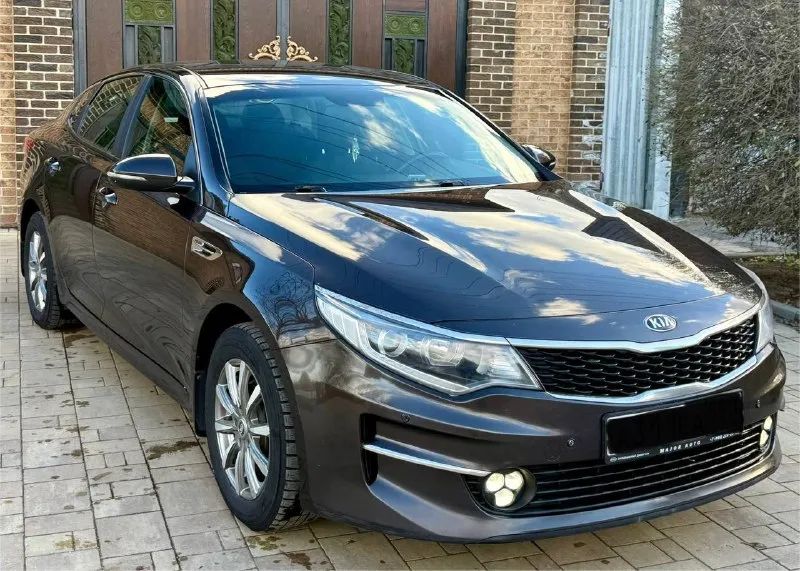 Продам kia optima ✅год выпуска 2016 ✅обьем двигателя 2.0 литра ✅коробка передач автомат ✅3 владельца птс оригинал ✅сервисные книжки 2 ключа ✅родной пробег 214 тысяч ✅автомобиль в родном окрасе ✅без рыжиков жуков и так далее технически в идеальном состоянии резина зима отличная видео обзор по запросу (:в хорошей комплектации подогрев сидений мульти руль 2х зоный климат контроль лепестки спорт режим эко режим датчик света датчик дождя круиз контроль парктроники 4 стекло подъемника електро регулировка зеркал. 💰цена данного авто 1.320🍋 📲номер для связи +79185616781 📲также вацап и телеграмм - фотография - 3