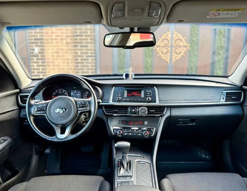 Продам kia optima ✅год выпуска 2016 ✅обьем двигателя 2.0 литра ✅коробка передач автомат ✅3 владельца птс оригинал ✅сервисные книжки 2 ключа ✅родной пробег 214 тысяч ✅автомобиль в родном окрасе ✅без рыжиков жуков и так далее технически в идеальном состоянии резина зима отличная видео обзор по запросу (:в хорошей комплектации подогрев сидений мульти руль 2х зоный климат контроль лепестки спорт режим эко режим датчик света датчик дождя круиз контроль парктроники 4 стекло подъемника електро регулировка зеркал. 💰цена данного авто 1.320🍋 📲номер для связи +79185616781 📲также вацап и телеграмм - фотография - 7