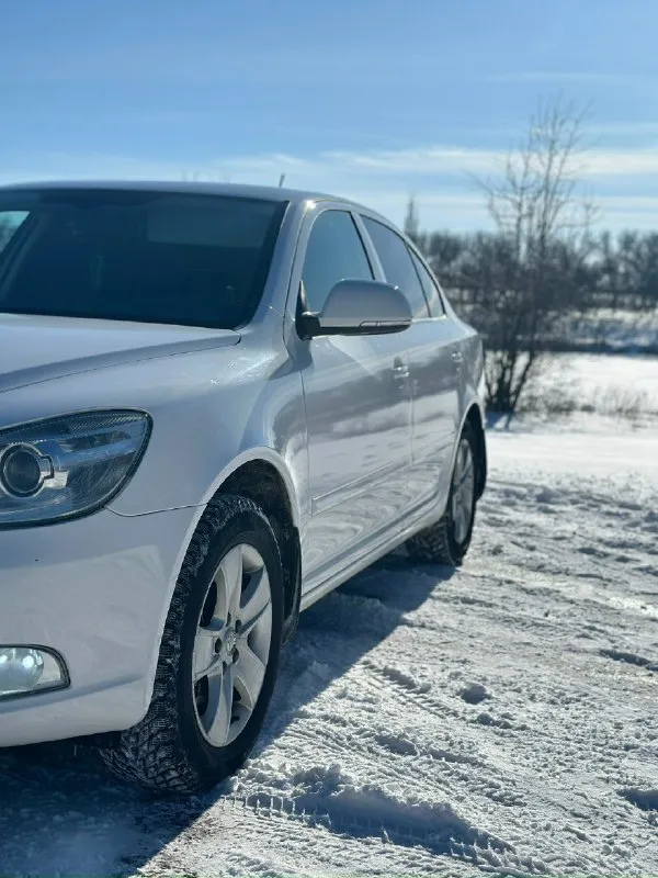 Продам skoda октавия а5 1.8 tsi, год 2013.в очень хорошем состоянии, автомобиль без дтп, пробег 167.000 тыс, без гнили, ржавчины, полностью обслужена, и обработана. резина michelin хорошая (лето), зимняя новая, ходовая на отлично. недавно было сделано то(заменили тех. жидкости и фильтра), едет бодро, кпп 6-ти ступенчатый aisin, двигатель работает тихо. 2500 тысячи назад был сделан капитальный ремонт двигателя, запчасти ставились хорошие и дорогие, не этом не жалел, было вложено более 300 тысяч. по электрике все работает, ошибок нет. гаражное хранение, в машине не курили, салон чистый. состояние - сел и поехал. центральный замок, сигнализация, доводчики всех стекол, авто свет, датчик дождя, климат, круиз, мультируль, хорошая мультимедиа, хорошая магнитола, подогревы передних и задних сидений,2 комплекта ключей, сервисная книжка. цена: 1 200 000 рублей, звонить по номеру телефона: +79494172093 📞 звоните: +7(949)4172093 - фотография - 2