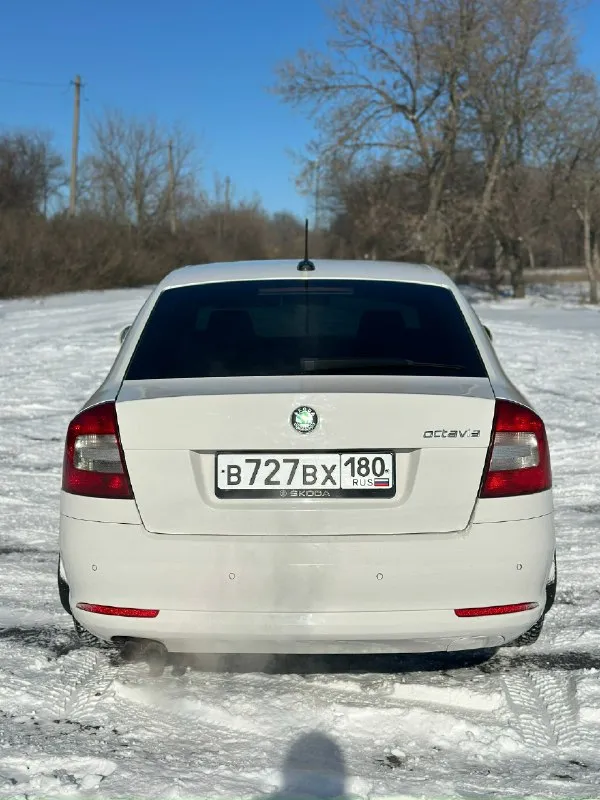 Продам skoda октавия а5 1.8 tsi, год 2013.в очень хорошем состоянии, автомобиль без дтп, пробег 167.000 тыс, без гнили, ржавчины, полностью обслужена, и обработана. резина michelin хорошая (лето), зимняя новая, ходовая на отлично. недавно было сделано то(заменили тех. жидкости и фильтра), едет бодро, кпп 6-ти ступенчатый aisin, двигатель работает тихо. 2500 тысячи назад был сделан капитальный ремонт двигателя, запчасти ставились хорошие и дорогие, не этом не жалел, было вложено более 300 тысяч. по электрике все работает, ошибок нет. гаражное хранение, в машине не курили, салон чистый. состояние - сел и поехал. центральный замок, сигнализация, доводчики всех стекол, авто свет, датчик дождя, климат, круиз, мультируль, хорошая мультимедиа, хорошая магнитола, подогревы передних и задних сидений,2 комплекта ключей, сервисная книжка. цена: 1 200 000 рублей, звонить по номеру телефона: +79494172093 📞 звоните: +7(949)4172093 - фотография - 7