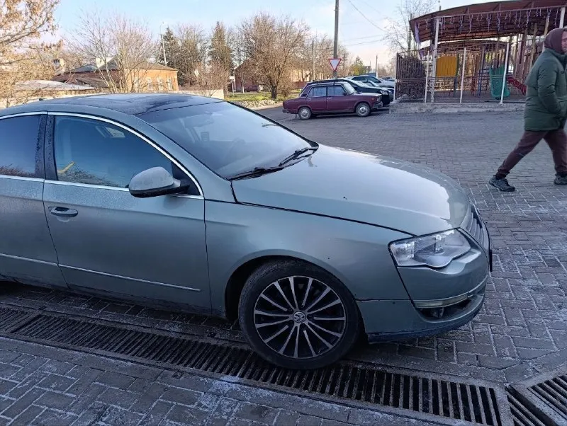 💶 цена: 420т. р. 📮 город: новоазовск 🚘 марка / модель: wolksvagen passat b6 📅 год выпуска: 2007 📊 пробег: 150000 ⛽ двигатель (тип, объем, мощность): 2.0 tgsi 200л. с. ✅ vin код: wvwck93c57e211371 🔧 тип кпп: акпп ⏳ срок владения: 2 года 📝 описание: машина на полном ходу, мотор работает исправно, коробка переключает плавно, требует вложений, есть проблемы с электрикой и кузовом, потому и цена соответствует. масло не ест, не дымит, расходники все менялись во время. замена масла каждые 6т. более подробная информация по телефону или при осмотре. ☎ контактный телефон:+79493102748 📞 звоните: +7(949)3102748 - фотография - 5