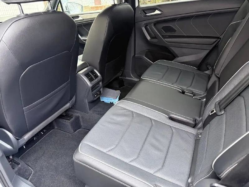 Volkswagen tiguan 2021 год 1 хозяин! 2.0 бензин полный привод, акпп 30.000 тысяч пробег без дтп! все фары, фонари, остекление завод! ни одна делать кузова не кручена! никаких изъянов по кузову нет! коррозии, вмятин, царапин нет! безопасность вся на месте! технически машина без вложений, любые проверки, есть история обслуживания! весь сухой, все работает! никаких ошибок, стуков и прочего нет! все жидкости заменены! салон как новый🔥 шикарная комплектация sel premium, кожа, адаптивный круиз контроль, трех-зонный климат, подогрев всех сидений, электро багажник и зеркала, подогрев лобового, цифровая приборка, без ключевой доступ, авто-дальний, камера 360 и парктронники круговые, массаж сидений, контурная подсветка и много другое! птс оригинал! автозапуск! макеевка 4.200.000 торг 🔥 +79493780030 📞 звоните: +7(949)3780030 - фотография - 4