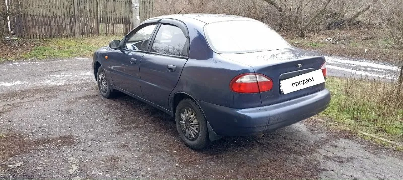 Продам daewoo lanos 2007 года. пробег 227000 км. 1.5 8 кл. 4 (вписан) автомобиль местный 2 владелец, по документам первый владею 6,5 лет. полностью обслужен, много чего поменяно, все расскажу и покажу есть все записи. салон в хорошем состоянии, работает каждая кнопка и печка в том числе. мотор масло не ест от слова совсем. работает как на газу так и на бензине без проблем. стоит хорошая музыка 4 х канальный усилитель, заменены абсолютно все провода для музыки делал для себя. зашумлены все 4 двери виброй карты шумкой. стоят хорошие динамики. есть сигнализация с обратной связью, центральный замок, передние электро подъемники, закрытие окон с салона однимнажатием, также передние доводчики стекол, обогрев заднего работает, также электро зеркала греют. резина зима почти как новая бел шина, и лето практически новая бел шина на железных дисках. ездию не много в основном работа дом. цена 350тыс. +79494397390 📞 звоните: +7(949)4397390 - фотография - 2