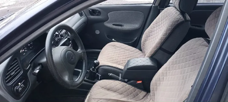 Продам daewoo lanos 2007 года. пробег 227000 км. 1.5 8 кл. 4 (вписан) автомобиль местный 2 владелец, по документам первый владею 6,5 лет. полностью обслужен, много чего поменяно, все расскажу и покажу есть все записи. салон в хорошем состоянии, работает каждая кнопка и печка в том числе. мотор масло не ест от слова совсем. работает как на газу так и на бензине без проблем. стоит хорошая музыка 4 х канальный усилитель, заменены абсолютно все провода для музыки делал для себя. зашумлены все 4 двери виброй карты шумкой. стоят хорошие динамики. есть сигнализация с обратной связью, центральный замок, передние электро подъемники, закрытие окон с салона однимнажатием, также передние доводчики стекол, обогрев заднего работает, также электро зеркала греют. резина зима почти как новая бел шина, и лето практически новая бел шина на железных дисках. ездию не много в основном работа дом. цена 350тыс. +79494397390 📞 звоните: +7(949)4397390 - фотография - 6