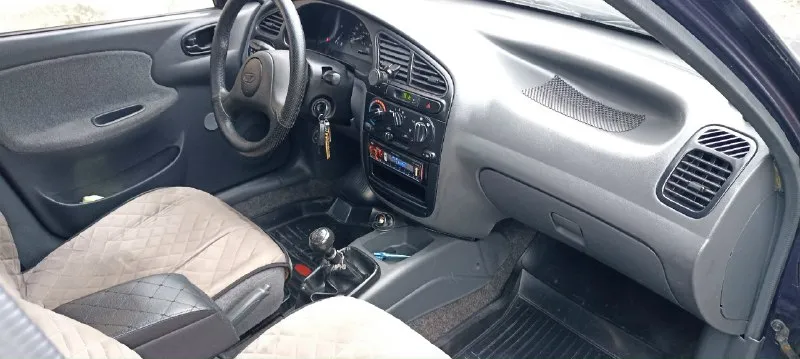 Продам daewoo lanos 2007 года. пробег 227000 км. 1.5 8 кл. 4 (вписан) автомобиль местный 2 владелец, по документам первый владею 6,5 лет. полностью обслужен, много чего поменяно, все расскажу и покажу есть все записи. салон в хорошем состоянии, работает каждая кнопка и печка в том числе. мотор масло не ест от слова совсем. работает как на газу так и на бензине без проблем. стоит хорошая музыка 4 х канальный усилитель, заменены абсолютно все провода для музыки делал для себя. зашумлены все 4 двери виброй карты шумкой. стоят хорошие динамики. есть сигнализация с обратной связью, центральный замок, передние электро подъемники, закрытие окон с салона однимнажатием, также передние доводчики стекол, обогрев заднего работает, также электро зеркала греют. резина зима почти как новая бел шина, и лето практически новая бел шина на железных дисках. ездию не много в основном работа дом. цена 350тыс. +79494397390 📞 звоните: +7(949)4397390 - фотография - 7