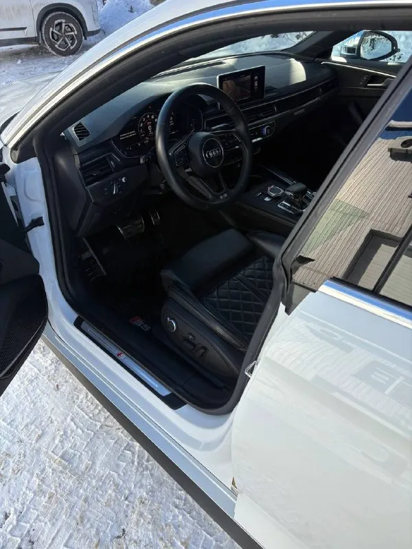 Продам audi s5 2019 год выпуска, 64000 пробег, мотор 3.0 349л. с quattro, лифтбэк, в идеальном состоянии, самая полнаная комлектация, кожа + алькантара, адаптивный круиз, камеры 360 + радары, подогревы, память, массаж, панорама, аудиосистема bang & olufsen, apple carplay. юридически чистый, в донецке с момента пригона. телефон для связи +7 949 321-88-11 михаил. цена 4500000 📲 tg: андрей 📞 звоните: +7(949)3218811 - фотография - 5