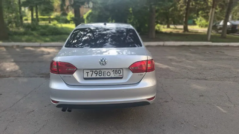 Автор: продам volkswagen джетта 2013 г автомобиль в прекрасном состоянии как внешне так и технически, полностью обслужен и не требует никаких вложений двигатель работает идеально, тихо, масло не ест, строго от замены до замены ( замена каждые 6 тыс ) коробка и ходовая в отличном состоянии, работают без нареканий птс оригинал родной пробег 170т все остекление заводское, включая лобовое стекло. за авто всегда следили и своевременно обслуживали чистый ухоженный приятный салон 2 ключа по комплектации: абс,4эл стелоподьемника, обогрев заднего стекла, ,мульти руль, комбенированый салон, стоит хорошая летняя резина, кнопка старт-стоп климат двахзонный, ( заправлен холодит отлично❄️) звоните, пишите отвечу на все интересующие вопросы ! телефон для связи +79493647926. цена 1.170. торг у капота. . ???наш телеграм канал [ бесплатное размещение за репост??? правила сообщества [ мы в мах [ [ 📞 звоните: +7(949)3647926 - фотография - 2
