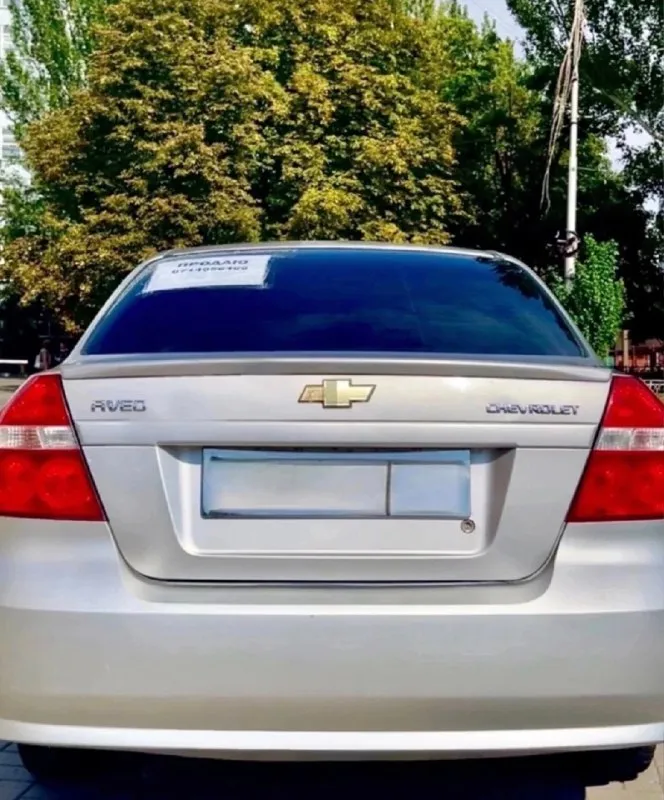 В продаже от собственника chevrolet aveo. 2008 года. 185.000 родного пробега. машина в хорошем техническом и внешнем состоянии! кпп механика, работает отлично, не выбивает. по ходовой части проблем нет. хорошая комплектация: сигнализация, центральный замок, abs, гур, кондиционер, климат контроль, бортовой компьютер, подушка безопасности, электростеклоподъемники, подогрев сидений, магнитофон с дисплеем. нет ржавчины, коррозии, присутствуют небольшие рыжики для своих лет в прекрасном состоянии, на езду не влияет. все жидкости поменяны. после кап ремонта! с документами проблем нет, я владелец. любой вид оформления. 365.000₽, торг уместен! +79494056490 осмотр в донецке!. 📞 звоните: +7(949)4056490 - фотография - 5