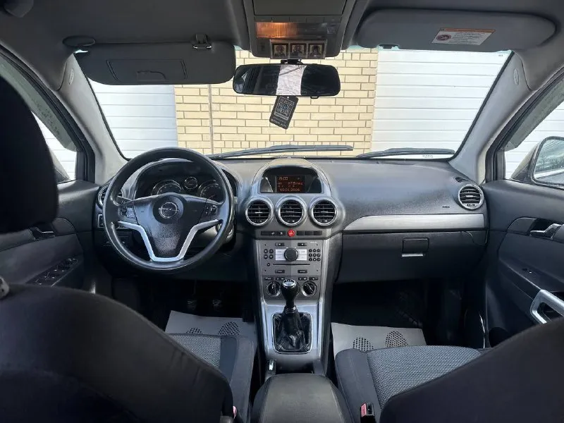 Продам opel antara -2008 год -мотор 2.4 бензин. -кпп механика. -привод: полный. -пробег: 156 000 родной. 3 владельца за все время. зелёная автотека. автомобиль в родном окрасе, в идеальном состоянии, все как на фото! автомобиль полностью обслужен нечего делать не нужно. мульти руль, 4 стеклоподъемника, электро легулировка зеркал, складывание зеркал, бортовой компьютер. салон чистый опрятный ухоженный. -авто юридически чист и готов к переоформлению цена: 660 000 т. руб. торг реальному покупателю! осмотр донецк. звонить по номеру. тел: +79495895440 тел: +79495941539 если не дозваниватесь звоните на телеграмм. - фотография - 6