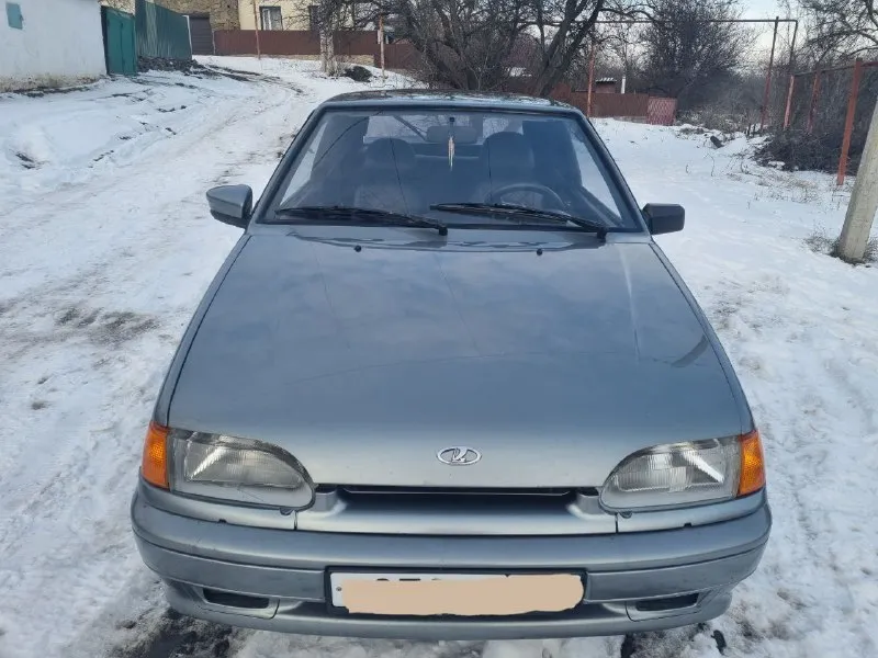 Продам ваз 2113 ‼️реально живая 13-шка‼️ мотор 1.5, 2006 год 169 тысяч реального пробега, не крученый! эл. стеклоподъемники, хорошая музыка, магнитола на блютусе, печка работает отлично, выход под саб. двигатель не троит, не дымит, масло не ест, любые проверки на любом сто (за ваш счет) ходовка после кап ремонта, ничего нигде не стучит. пороги и днище целое, без дыр!! хорошая зимняя резина лобовое целое едет бодро и мягко. ручник держит. по кузову три рыжика, так реально живой кузов. документы полностью в порядке. никаких ограничений запретов. видео обзор по запросу! машине не требует вообще никаких вложений, сел поехал и наслаждаешься. 195т. торг находится в донецке, ленинский проспект. +79494296383 - фотография - 2