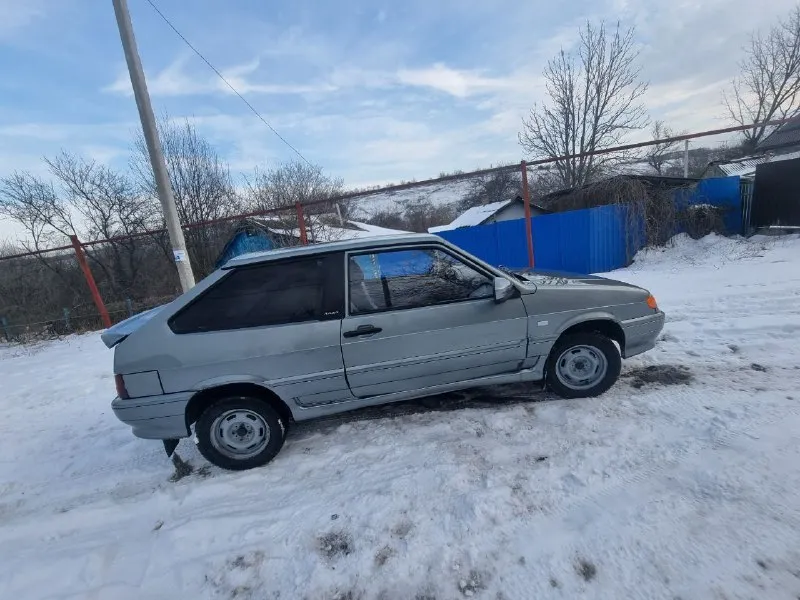 Продам ваз 2113 ‼️реально живая 13-шка‼️ мотор 1.5, 2006 год 169 тысяч реального пробега, не крученый! эл. стеклоподъемники, хорошая музыка, магнитола на блютусе, печка работает отлично, выход под саб. двигатель не троит, не дымит, масло не ест, любые проверки на любом сто (за ваш счет) ходовка после кап ремонта, ничего нигде не стучит. пороги и днище целое, без дыр!! хорошая зимняя резина лобовое целое едет бодро и мягко. ручник держит. по кузову три рыжика, так реально живой кузов. документы полностью в порядке. никаких ограничений запретов. видео обзор по запросу! машине не требует вообще никаких вложений, сел поехал и наслаждаешься. 195т. торг находится в донецке, ленинский проспект. +79494296383 - фотография - 3