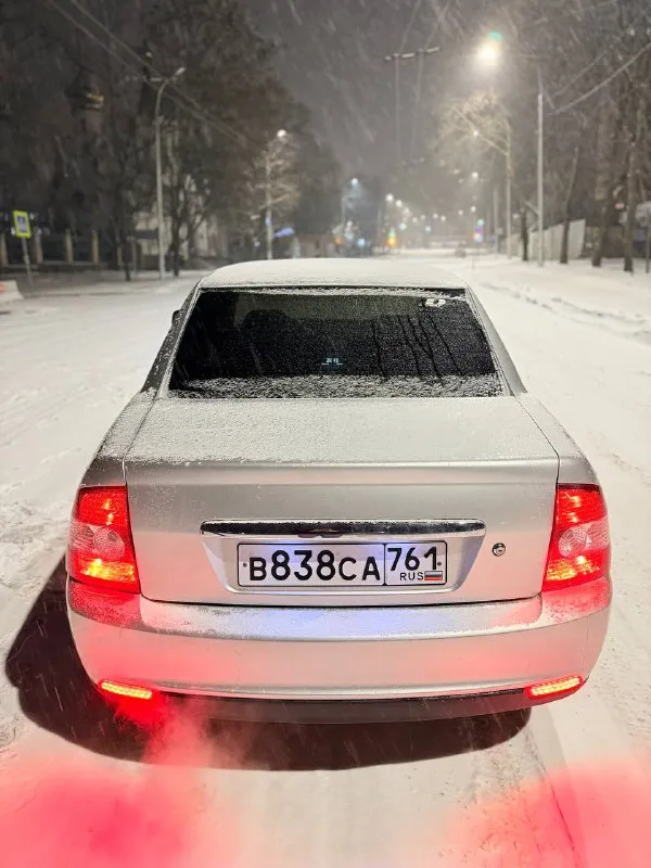 В продаже ваз приора 2007 года выпуска. автомобиль в хорошем техническом состоянии. работает хорошо. кпп не выбивает и не хрустит. машинка на полном ходу. салон в очень хорошем состоянии, в котором установлена консоль от приора 2, установлена мультимедиа на андроиде. установлена хорошая музыка. на автомобиле установлена спортивная подвеска с заниженым клиренсом, установлена новая трасса 4-2-1. за всю историю у автомобиля было 2 хозяина. автотека зелёная, никаких запретов и залогов. по документам все отлично. цена данного авто 310 тыс. рублей. реальному покупателю торг. тел. +79494558467. 📲 tg: @vladislav_vitalievich_02 📞 звоните: +7(949)4558467 - фотография - 6