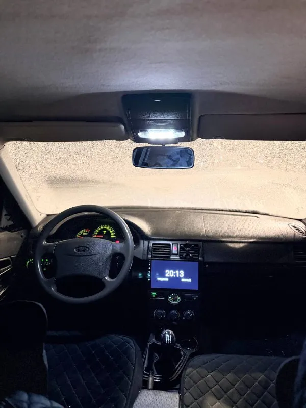 В продаже ваз приора 2007 года выпуска. автомобиль в хорошем техническом состоянии. работает хорошо. кпп не выбивает и не хрустит. машинка на полном ходу. салон в очень хорошем состоянии, в котором установлена консоль от приора 2, установлена мультимедиа на андроиде. установлена хорошая музыка. на автомобиле установлена спортивная подвеска с заниженым клиренсом, установлена новая трасса 4-2-1. за всю историю у автомобиля было 2 хозяина. автотека зелёная, никаких запретов и залогов. по документам все отлично. цена данного авто 310 тыс. рублей. реальному покупателю торг. тел. +79494558467. 📲 tg: @vladislav_vitalievich_02 📞 звоните: +7(949)4558467 - фотография - 7