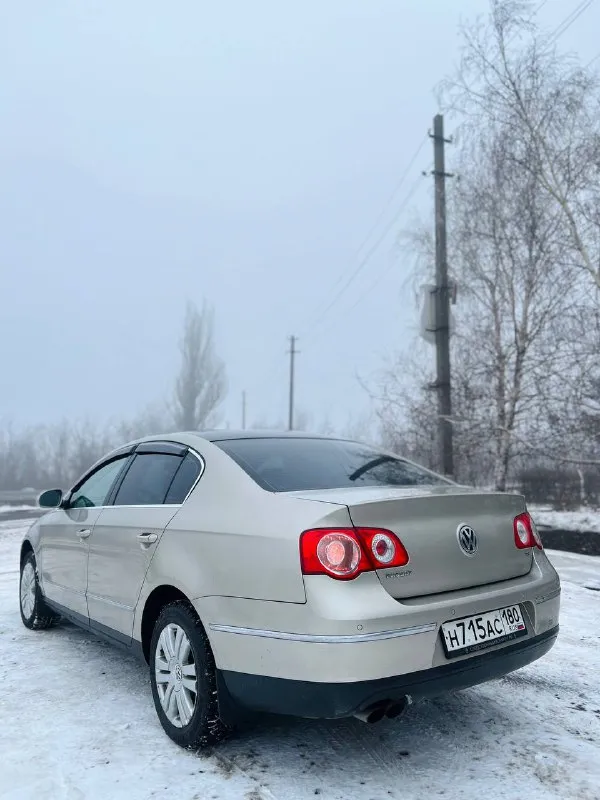 Volkswagen passat b6 год выпуска: 2008 : 1.8 tsi коробка : классический автомат не dsg технически автомобиль в исправном состоянии. установлен абсолютно новый двс без пробега. ходовая часть автомобиля перебрана, заменены все жидкости. комплектация: адаптивный свет, круиз контроль, датчик дождя, подогрев сидений, климат контроль, электро регулировка сидений и зеркал, auto-hold. цена: 770.000₽ возможна продажа в кредит по двум документам 💵 г. шахтерск +79493230053 📲 tg: виталий 📞 звоните: +7(949)3230053 - фотография - 4