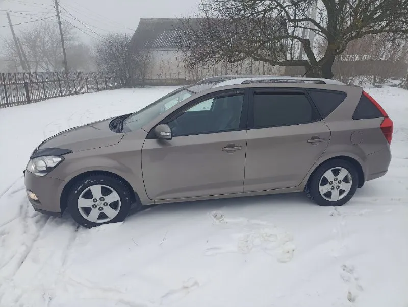 Kia ceed в хорошем состоянии вложений не требует объем 1.6 масло не ест не пинает стекла в круг родные. 195 000 родного пробега. 2011года. автотека зелёная. документы в порядке. диагностическая карта для постановки на учёт есть. цена 820.000тр. торг на капоте если не дозвонились пишите перезвоню. т+79497313868. 📲 tg: александр тюрин 📞 звоните: +7(949)7313868 - фотография - 3