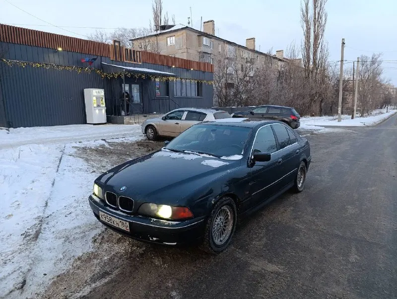 ✅продам bmw e39 2.0 бензин 1998г в достойном состоянии для своих лет. машина была в одних руках больше двух лет. машина находится в городе макеевка. цена 550.000₽ торг быстрому покупателю. ✅ +79490971124 немного о машине : ✅антиблокировочная система (abs) ✅прикуриватель и пепельница в салоне ✅регулировка положения руля ✅электропривод зеркал ✅мультимедиа. ✅задний привод. масло менялось исправно каждые 6000 км. 📞 звоните: +7(949)0971124 - фотография - 4