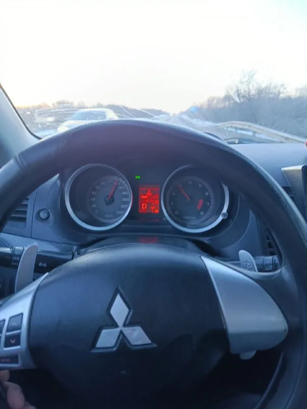 Продам митсубиси лансер x 2008г двигатель 1.8 пробег 236тыс 2 хозяина коробка:акпп двигатель не дымит, масло не ест, работает без посторонних звуков. акпп не пинает, не буксует, переключает мягко и плавно! ходовая обслужена! новое акб, новые стойки стабилизатора в круг, новые блины передние и колодки передние, новые резинки стабилизатора, новый стартер, новый гидроусилитель руля, новый левый рычаг в сборе, новые стойки передние, новое масло в двигателе и фильтра! по электрике все работает, кондиционер заправлен! комплектация: датчик дождя/света, подогревы передних сидений, климат контроль, сенсорная мультимедиа с камерой заднего вида, сигнализация с автозапуском и обратной связью, эл. подогрев и регулировка зеркал. документы кристально чистые, без запретов, без штрафов, переоформление без проблем цена 680т. р. небольшой торг у капота. г. торез +79493745821 +79491267452 - фотография - 8