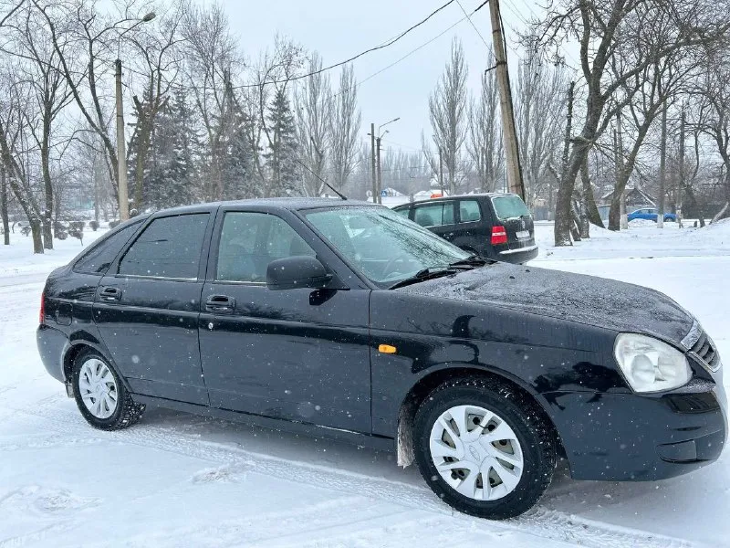 Продам ладу приору 2013 года, в идеальном состоянии, авто без каких-либо дефектов, сколов, царапин, рыжиков нет abs, гур, стеклоподъемники, электро зеркала, подушка безопасности все силовые части автомобиля целые, в заводских герметиках. по салону все на 5+ делать нечего не надо от слова совсем по документам полный порядок возможно с переоформлением в мрэо цена: 415к быстрым торг связь со мной: +7949-411-28-81 +7919-894-34-69(вацап, телеграмм) - фотография - 2