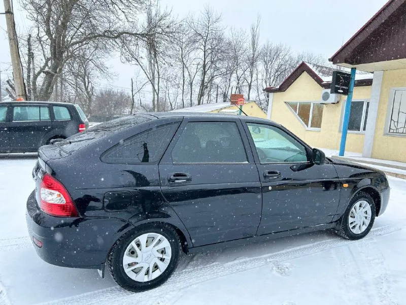 Продам ладу приору 2013 года, в идеальном состоянии, авто без каких-либо дефектов, сколов, царапин, рыжиков нет abs, гур, стеклоподъемники, электро зеркала, подушка безопасности все силовые части автомобиля целые, в заводских герметиках. по салону все на 5+ делать нечего не надо от слова совсем по документам полный порядок возможно с переоформлением в мрэо цена: 415к быстрым торг связь со мной: +7949-411-28-81 +7919-894-34-69(вацап, телеграмм) - фотография - 4