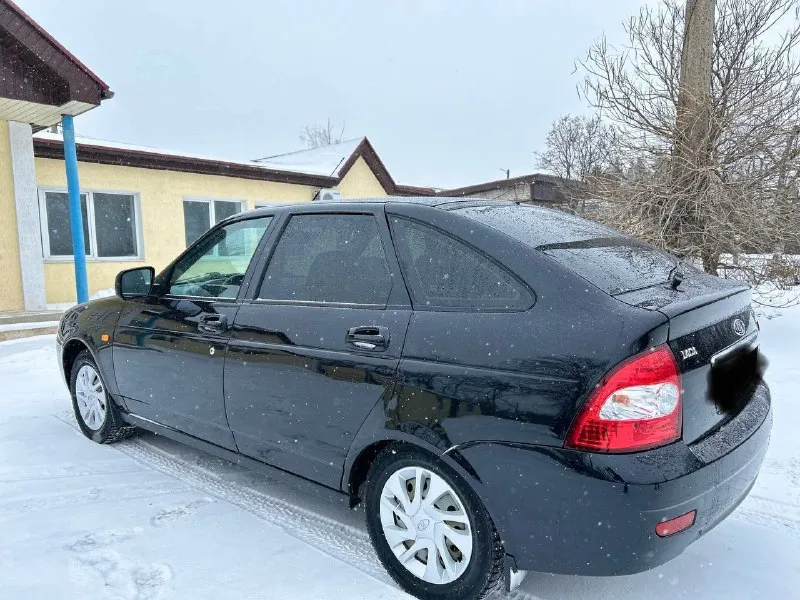 Продам ладу приору 2013 года, в идеальном состоянии, авто без каких-либо дефектов, сколов, царапин, рыжиков нет abs, гур, стеклоподъемники, электро зеркала, подушка безопасности все силовые части автомобиля целые, в заводских герметиках. по салону все на 5+ делать нечего не надо от слова совсем по документам полный порядок возможно с переоформлением в мрэо цена: 415к быстрым торг связь со мной: +7949-411-28-81 +7919-894-34-69(вацап, телеграмм) - фотография - 5