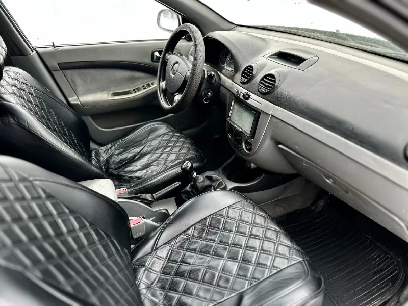 Цена 411.000руб. 🆘🆘🆘 🧨🔥🧨срочно срочно срочно🧨🔥🧨 такая низкая цена только на пару дней. шевроле лаччети 2009г. в.1.6 механика авто в хорошем состоянии для своих лет. кузов не гнилой не ржавый есть пару вмятинок не критических на фото и видио видно. мотор работает ровно. не дымит, масло не ест. ходовая в полном порядке. коробка тоже без нариканий. салон чистый и ухоженный. хорошая комплектация. кондиционер, гур, подушки безопасности,4эл. стеклоподьемника, эл. зеркала, мульти руль,2хдиновая магнитола, центральный замок, тонеровка, зимняя резина на литых дисках. документы в полном порядке на 180учоте. юредически чистая, штрафов, запретов, ограничений нет. на учете стоит. любое переоформление. осмотр донецк. +79493114199 +79895340753 телеграмм. 📞 🇷🇺 звоните: +79493114199 - фотография - 9