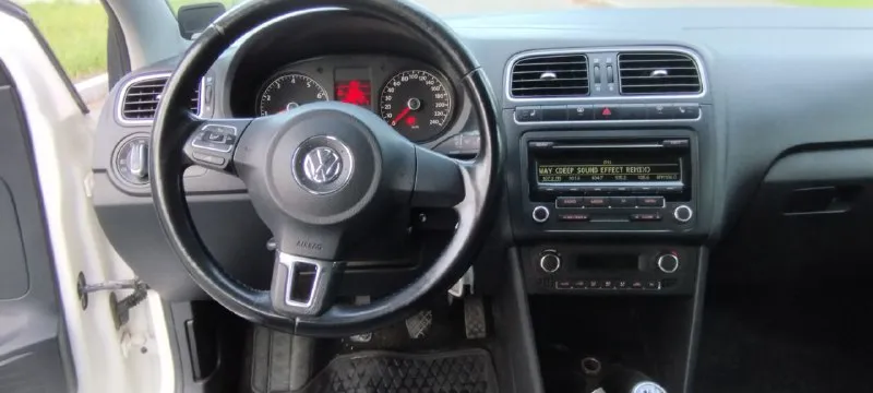 Volkswagen polo 2012 года в максимальной комплектации 2- хозяина, не такси, не каршеринг, что подтверждает состояние автомобиля с оригинальным пробегом 181 тыс км (пробег увеличивается каждый день) двигатель 1.6 с механической коробкой работает идеально, без посторонних шумов и потёков, едет очень достойно в автомобиле есть климат контроль, мульти руль, подогревы передних сидений, лобового, заднего стекла,4 стеклоподъёмника все стёкла родные, включая лобовое(трещина) естественно есть окрасы, идеальный полик, в такой комплектации будет стоить гораздо дороже два комплекта резины автомобиль каждый день на ходу есть всё для комфортного передвижения салон в отличном состоянии цена 678 тыс руб торг возможен обмен +79494850664 - фотография - 5