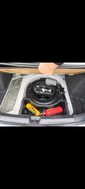 Volkswagen polo 2012 года в максимальной комплектации 2- хозяина, не такси, не каршеринг, что подтверждает состояние автомобиля с оригинальным пробегом 181 тыс км (пробег увеличивается каждый день) двигатель 1.6 с механической коробкой работает идеально, без посторонних шумов и потёков, едет очень достойно в автомобиле есть климат контроль, мульти руль, подогревы передних сидений, лобового, заднего стекла,4 стеклоподъёмника все стёкла родные, включая лобовое(трещина) естественно есть окрасы, идеальный полик, в такой комплектации будет стоить гораздо дороже два комплекта резины автомобиль каждый день на ходу есть всё для комфортного передвижения салон в отличном состоянии цена 678 тыс руб торг возможен обмен +79494850664 - фотография - 7