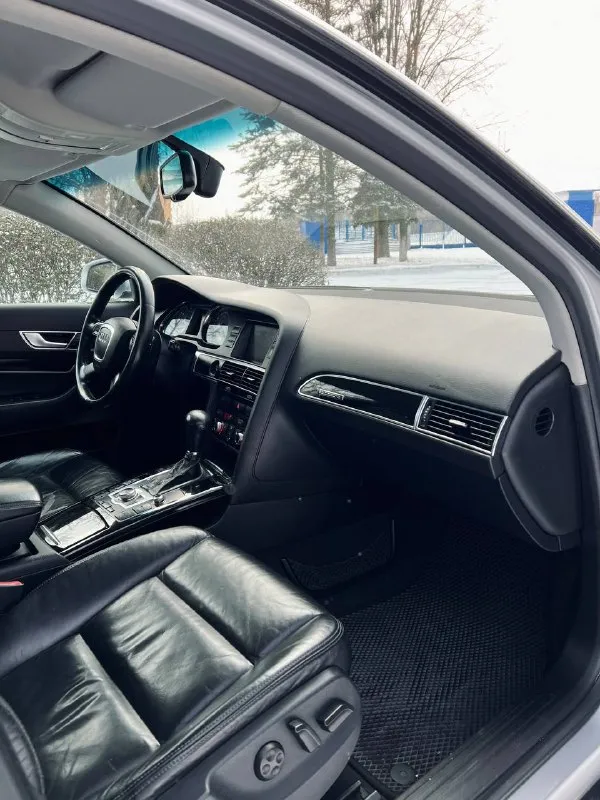 Продам автомобиль audi a6c6. машина в отличном внешнем и техническом состоянии. двигатель 3.0 бензин. коробка обыкновенный автомат. полный привод quattro. -автомобиль прошел комплексное т. о. на данный момент без вложений вообще. кузов в шикарном состоянии, без гнили, весь ровный. салон сохранился отлично, следили и ухаживали, без потертостей. на данный момент обслужили всю ходовую часть, также поменял жидкости, нигде никаких потеков масла, двигатель работает отлично, тяга хорошая, не дымит, заменил масло в датчик уровня масла. -комплектация практически максимум: бесключевой доступ, датчик света/дождя, кожаный салон, климат контроль, мультируль, лепестки, подогревы сидений и зеркал, складывание зеркал, шторки на боковых дверях и заднем стекле, кнопка start-stop, электро-ручник, заводской телефон в подлокотнике, омыватель фар. стоят r19 диски, антихром, также отдам второй комплект резины на дисках r18. 3 ключа. авто прошел тех осмотр, юридически по 📲 tg: @d_bycha 📞 звоните: +7(949)5201939 - фотография - 8