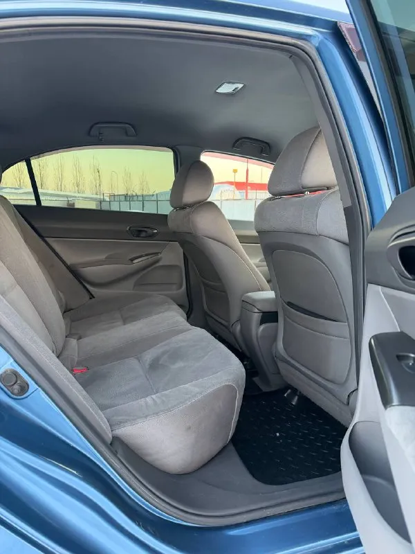 Honda civic,1.8 at (140 л. с.)2007 владельцев в птс:2 пробег: 315000 комплектация: кондер, , подогрев сидений, . документы: птс, стс 3. кол-во ключей: прохождение то: каждые 10 т. км. отличный автомобиль для своих лет. ни каких серьезных дтп не было, есть конечно несколько окрасов не криминальных. цена : 650,000 тел : 89612972709 - фотография - 10
