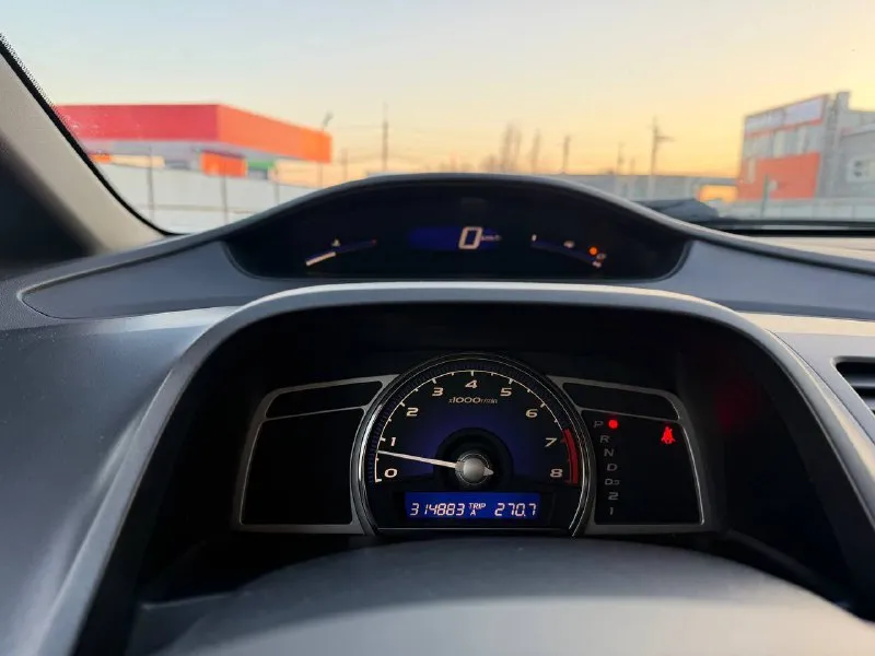 Honda civic,1.8 at (140 л. с.)2007 владельцев в птс:2 пробег: 315000 комплектация: кондер, , подогрев сидений, . документы: птс, стс 3. кол-во ключей: прохождение то: каждые 10 т. км. отличный автомобиль для своих лет. ни каких серьезных дтп не было, есть конечно несколько окрасов не криминальных. цена : 650,000 тел : 89612972709 - фотография - 6
