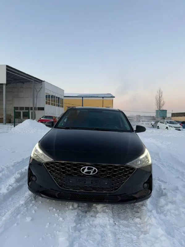 Hyundai solaris ii рестайлинг 2021г 100541км. комплектация: elegance. климат-контроль 1-зонный. круиз-контроль. парктроник передний. парктроник задний. регулировка руля по высоте. регулировка руля по вылету. дистанционный запуск двигателя. мультифункциональное рулевое колесо. бортовой компьютер. 1 хозяин, эптс. 2 ключа отличное внешнее и техническое состояние, , оригинальный пробег. сигнализация с автозапуском, шумоизоляция дверей, зоны риска в бронепленке. есть один косметический окрас. автомобиль 🚗 регистрация ростов на дону. цена : 1615.000 пишите, звоните. телеграмм. тел : 89612972709 - фотография - 2