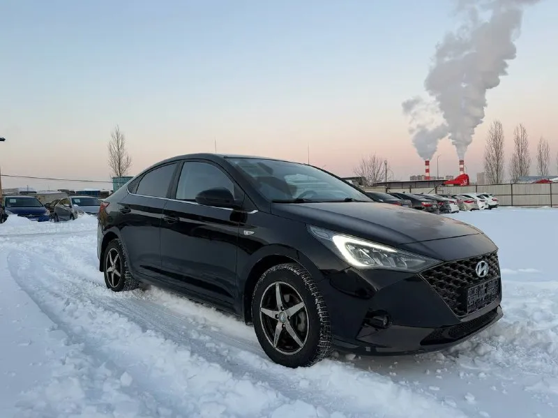 Hyundai solaris ii рестайлинг 2021г 100541км. комплектация: elegance. климат-контроль 1-зонный. круиз-контроль. парктроник передний. парктроник задний. регулировка руля по высоте. регулировка руля по вылету. дистанционный запуск двигателя. мультифункциональное рулевое колесо. бортовой компьютер. 1 хозяин, эптс. 2 ключа отличное внешнее и техническое состояние, , оригинальный пробег. сигнализация с автозапуском, шумоизоляция дверей, зоны риска в бронепленке. есть один косметический окрас. автомобиль 🚗 регистрация ростов на дону. цена : 1615.000 пишите, звоните. телеграмм. тел : 89612972709 - фотография - 3