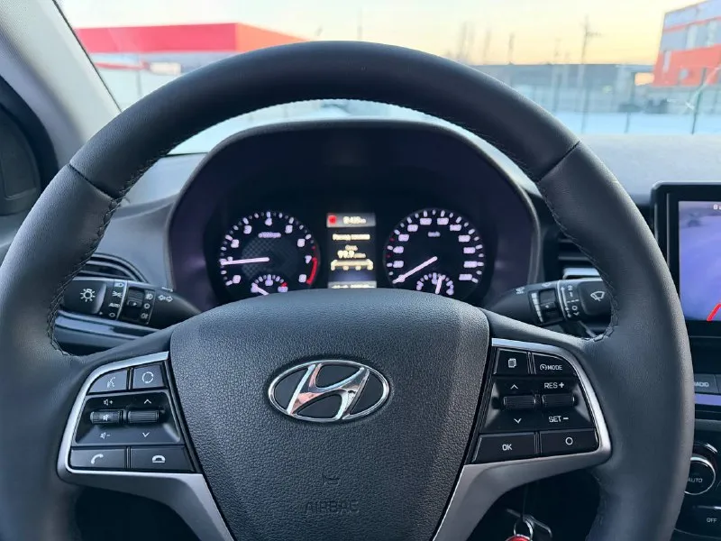 Hyundai solaris ii рестайлинг 2021г 100541км. комплектация: elegance. климат-контроль 1-зонный. круиз-контроль. парктроник передний. парктроник задний. регулировка руля по высоте. регулировка руля по вылету. дистанционный запуск двигателя. мультифункциональное рулевое колесо. бортовой компьютер. 1 хозяин, эптс. 2 ключа отличное внешнее и техническое состояние, , оригинальный пробег. сигнализация с автозапуском, шумоизоляция дверей, зоны риска в бронепленке. есть один косметический окрас. автомобиль 🚗 регистрация ростов на дону. цена : 1615.000 пишите, звоните. телеграмм. тел : 89612972709 - фотография - 6