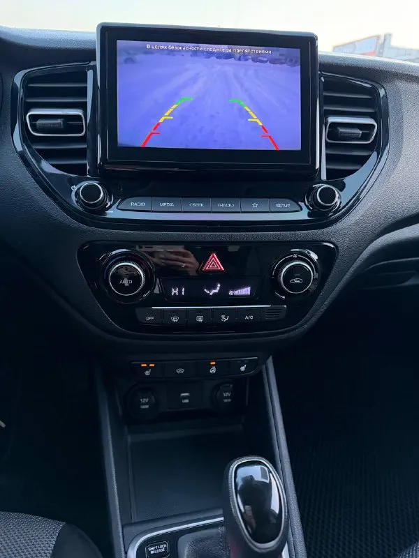 Hyundai solaris ii рестайлинг 2021г 100541км. комплектация: elegance. климат-контроль 1-зонный. круиз-контроль. парктроник передний. парктроник задний. регулировка руля по высоте. регулировка руля по вылету. дистанционный запуск двигателя. мультифункциональное рулевое колесо. бортовой компьютер. 1 хозяин, эптс. 2 ключа отличное внешнее и техническое состояние, , оригинальный пробег. сигнализация с автозапуском, шумоизоляция дверей, зоны риска в бронепленке. есть один косметический окрас. автомобиль 🚗 регистрация ростов на дону. цена : 1615.000 пишите, звоните. телеграмм. тел : 89612972709 - фотография - 7