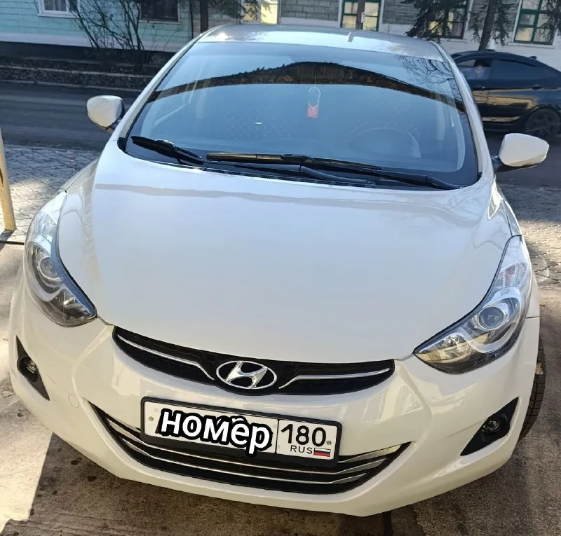 Продам hyundai elantra 2012г. в. 1.6(132л. с) механика 6ти ступка, пробег 230000км. цвет автомобиля creamy white pearl (кремово‑белый перламутр). авто обслужено полностью, вложений не требует. полный электро пакет, двух зонный климат, все опции работают без нареканий. двигатель работает ровно, не дымит, не тратит, масло не расходует вообще. лкп в норме. коробка работает отлично, не гудит не свистит. масла, фильтра, жидкости все заменены. собственик транспортного средства. цена 1 030 000₽ реальному покупателю торг. территориально. г. шахтёрск +79494874457 - фотография - 1