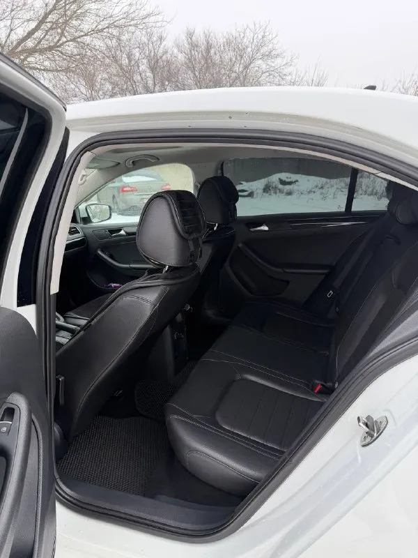 Продам свою свою jetta 6 sel 2014. я собственник. птс оригинал, одна запись. 1.8. 6 ст. автомобиль в хорошем состоянии. технически автомобиль в хорошем состоянии. салон в хорошем состоянии. полный элекропакет, подогревы сидений, люк, климат контроль двухзонный. 2 комплекта резины с дисками. на все вопросы отвечу по телефону. автомобиль находится в г. донецке. цена 1.150000. реальному покупателю хороший торг. продаю по причине покупки нового авто. +79493215821. +79495339607 -телеграм. 📲 tg: @e_078_a 📞 звоните: +7(949)3215821 - фотография - 7