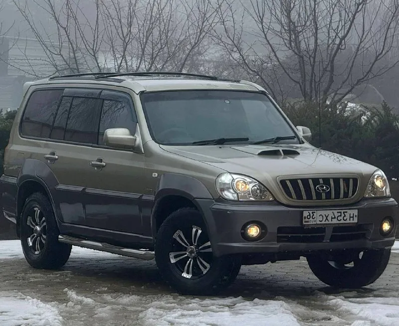 В продаже hyundai terracan. , 2.9 л, турбодизель. настоящий рамный внедорожник. , постоянный полный привод. , автомобиль обслужен. , ухожен. двигатель сухой, работает ровно, тяга паровоза. вечная “механика“ никаких нареканий не имеет. тнвд перебирался в начале осени. , промыт бак, обслужена система тормозов. , заменён стартер, выполнена ревизия ходовой части. новые масла. оптика новая, покрыта в бронеплёнку вкл и птф. есть возможность установки 3-го ряда сидений. находится с 2011 г в одной семье, имеет родной окрас кузова, что является редким явлением для рамного внедорожника ‘в возрасте’. остекление заводское, в дтп не участвовал. vin читается отл. комплектация с климат-контролем, подогревом сидений, зеркал и зоны дворников, доводчиком окон, 4-ь эл. сп и т. д. акустика заменена, играет прилично, стоит 2din pioneer и динамики “hertz”. контакты : +7 (949) 363-52-68 цена : 750,000 рублей. обмен не рассматриваю. территориально находится в г макеевка (центр) - фотография - 4