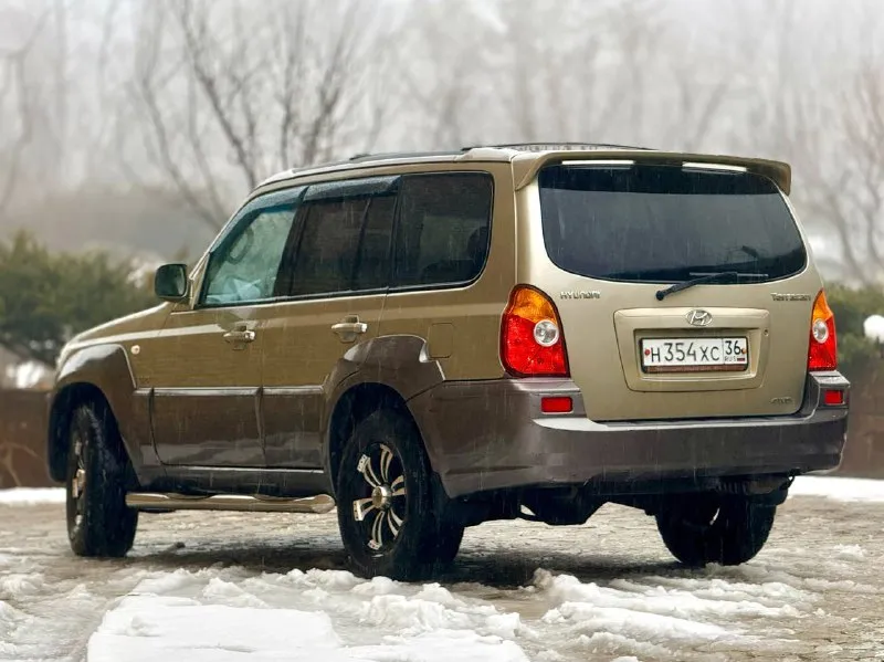 В продаже hyundai terracan. , 2.9 л, турбодизель. настоящий рамный внедорожник. , постоянный полный привод. , автомобиль обслужен. , ухожен. двигатель сухой, работает ровно, тяга паровоза. вечная “механика“ никаких нареканий не имеет. тнвд перебирался в начале осени. , промыт бак, обслужена система тормозов. , заменён стартер, выполнена ревизия ходовой части. новые масла. оптика новая, покрыта в бронеплёнку вкл и птф. есть возможность установки 3-го ряда сидений. находится с 2011 г в одной семье, имеет родной окрас кузова, что является редким явлением для рамного внедорожника ‘в возрасте’. остекление заводское, в дтп не участвовал. vin читается отл. комплектация с климат-контролем, подогревом сидений, зеркал и зоны дворников, доводчиком окон, 4-ь эл. сп и т. д. акустика заменена, играет прилично, стоит 2din pioneer и динамики “hertz”. контакты : +7 (949) 363-52-68 цена : 750,000 рублей. обмен не рассматриваю. территориально находится в г макеевка (центр) - фотография - 8
