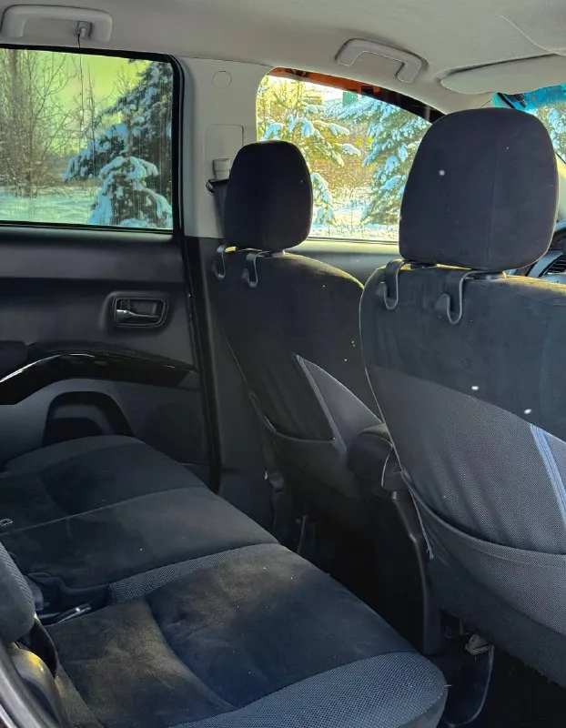 В продаже mitsubishi outlander xl, 3.0 л, 220 л. с. самая удачная модификация, автомат, не cvt! двигатель работает ровно, сухой. комплект грм, ремни, ролики, помпа, свечи, заменены 10.09.25. ходовая часть после ревизии, перебран стартер, заменены колодки в круг, новые масла, фильтра. вложений эстетически и технически не требует. комплектация «instyle», климат и круиз, обогрев зеркал и сидений, подрулевые лепестки. , датчик дождя и света. , мультируль. , диоды на два этажа, автозапуск. , дисплей на «android» с навигацией, ковшеобразные передние сиденья. , «откидной» борт заднего багажника, наличие фаркопа и т. д. новая зимняя и летняя резина идёт в комплекте. цена : 1,000.000 рублей. контакты : +7 (949) 363-52-68 территориально находится в г макеевка (центр) - фотография - 10