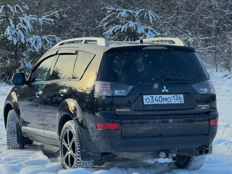В продаже mitsubishi outlander xl, 3.0 л, 220 л. с. самая удачная модификация, автомат, не cvt! двигатель работает ровно, сухой. комплект грм, ремни, ролики, помпа, свечи, заменены 10.09.25. ходовая часть после ревизии, перебран стартер, заменены колодки в круг, новые масла, фильтра. вложений эстетически и технически не требует. комплектация «instyle», климат и круиз, обогрев зеркал и сидений, подрулевые лепестки. , датчик дождя и света. , мультируль. , диоды на два этажа, автозапуск. , дисплей на «android» с навигацией, ковшеобразные передние сиденья. , «откидной» борт заднего багажника, наличие фаркопа и т. д. новая зимняя и летняя резина идёт в комплекте. цена : 1,000.000 рублей. контакты : +7 (949) 363-52-68 территориально находится в г макеевка (центр) - фотография - 7