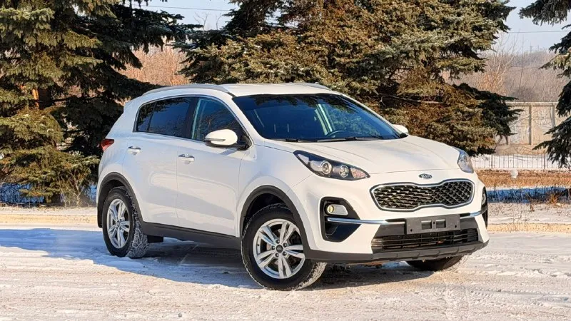 Kia sportage 2020 автомобиль в идеальном состоянии как внешне так и технически, автомобиль не бит не крашен, никаких вложений не требует, двигатель работает идеально без шумно, коробка работает изумительно, по ходовой части как новая, под капотом все сухо без каких либо подтеков, по электрики работает все до единой кнопочки. в комплекте два ключа сервисная книжка. установлена сигнализация с автозапуском starline. автотека вся зеленая!🍀 любые проверки с вашей стороны. по документам все кристально чисто любое оформление. двигатель: 2.0 (бензин) коробка: автомат год: 2020 цена: 1.980.000₽ торг присутствует только при осмотре автомобиля! 📱+79494748264 +79886224342 телеграмм ⬆️ вотсап ⬆️. 📞 звоните: +7(949)4748264 - фотография - 5