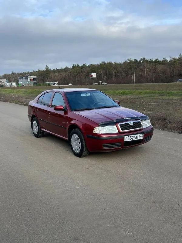 Skoda octavia tour в идеальном состоянии! 2 хозяина за всю историю. автотека зелёная ✅ пробег составляет 244 тысяч километров(оригинал подтверждённый автотекой). птс оригинал. кузов не участвовал в дтп и полностью оцинкован. установлен газ евро-4 пропан! (зарегистрирован в птс) недавно было проведено полное техническое обслуживание с заменой грм, помпы, масла, фильтров и свечей. двигатель работает как часы — тихо и без расхода масла. механическая коробка передач переключается мягко и легко, а ходовая часть не издаёт никаких стуков, стоит новая резина r 15. в комплектацию входят кондиционер, стеклоподъёмники, подогрев сидений, бортовой компьютер, гидроусилитель руля, подушки безопасности airbag, abs, и заводская сигнализация. кузов не имеет ржавчины и гнили салон в отличном состоянии — чистый и опрятный. документы в полном порядке. возможны любые виды оформления. техосмотр пройден. осмотр проводился в донецке. цена:560.000₽ т+79494355183 - фотография - 2